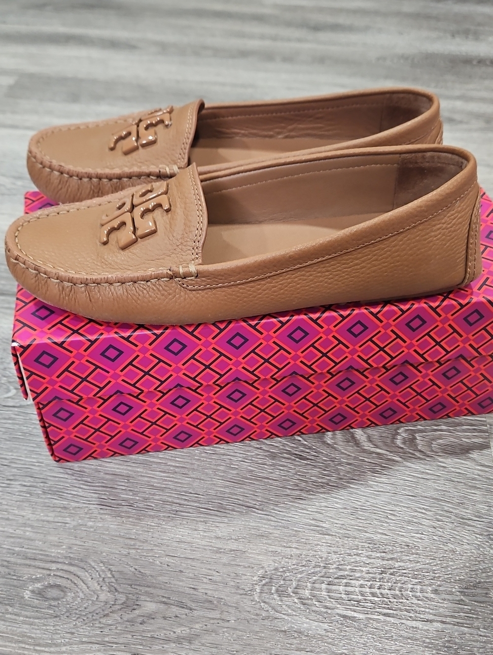 Tory Burch Lowell 2 Driver Tumbled Leather Size 7 Royal Tan - Picture 4 of 11